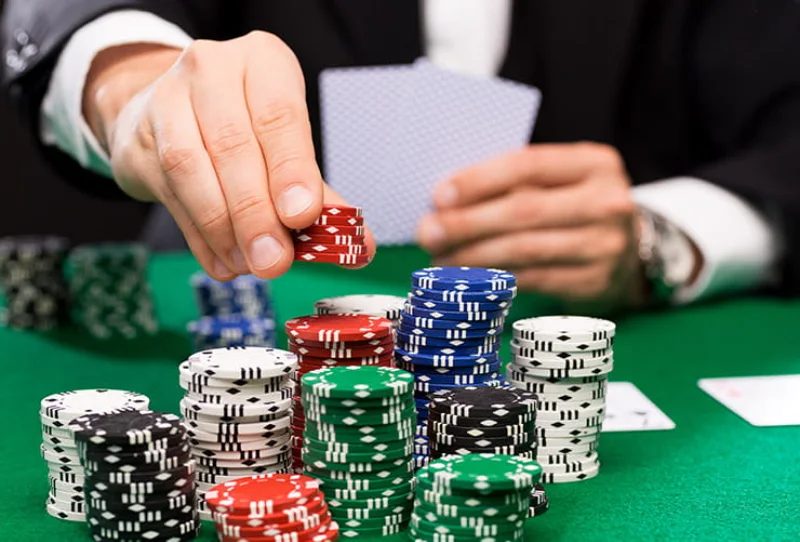 Vì sao Poker lại thu hút các người chơi đến vậy?
